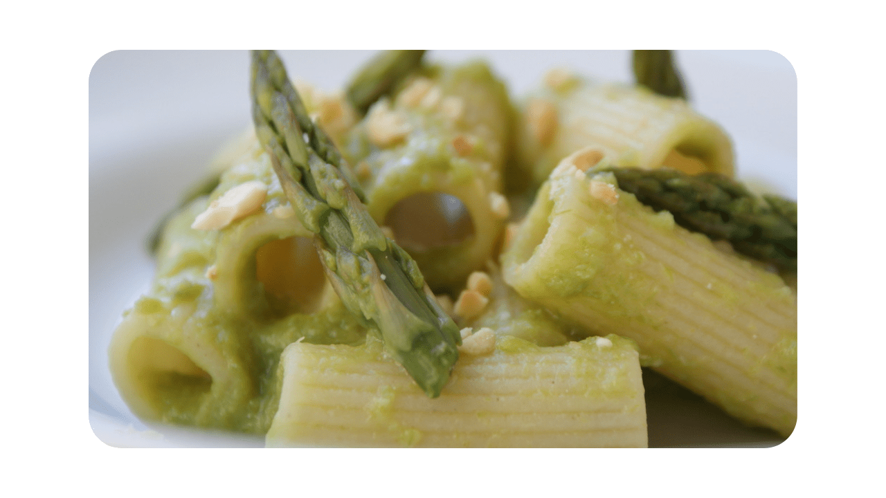 #043 – Tortiglioni, crème d’asperges, chèvre, noisettes