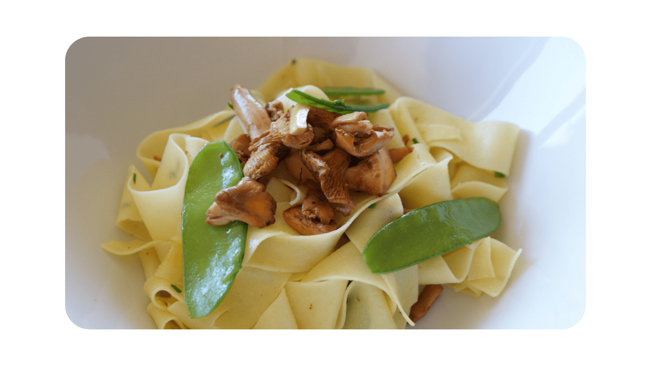 #053 – Pappardelle, girolles & pois-gourmands