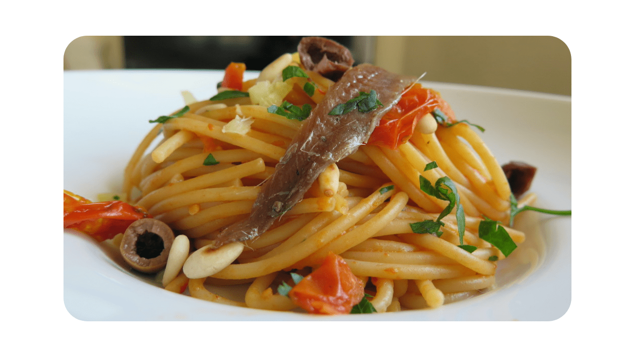 #081 – Bigoli, anchois, tomates, pignons & citron confit