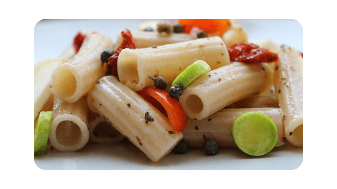 #109 – Tortiglioni, tomates, courgettes, chèvre sec, câpres & origan