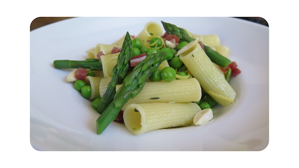 #165 – Rigatoni, asperges, petits pois, fèves, jambon