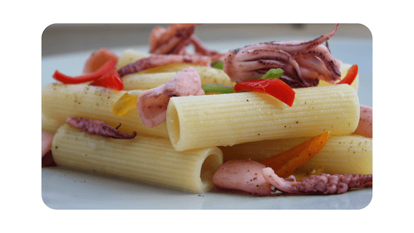 #183 – Rigatoni, calamars, poivrons rôtis, burrata à l’anchois