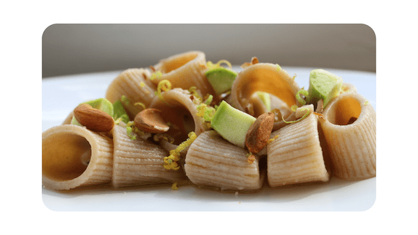 #246 – Mezze paccheri, crème de courgettes, sésame & amandes