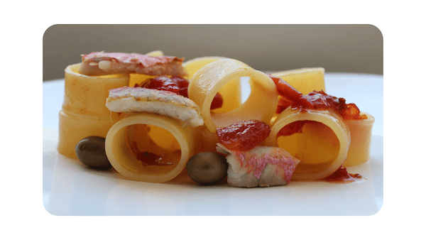 #251 – Calamarata, rougets, tomates, olives & romarin