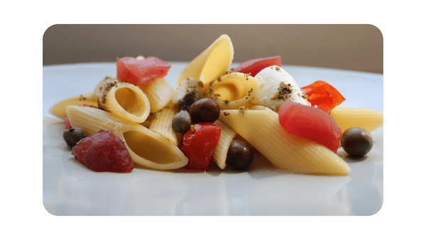 #259 – Pennoni, thon, tomates, olives, câpres & mozzarella