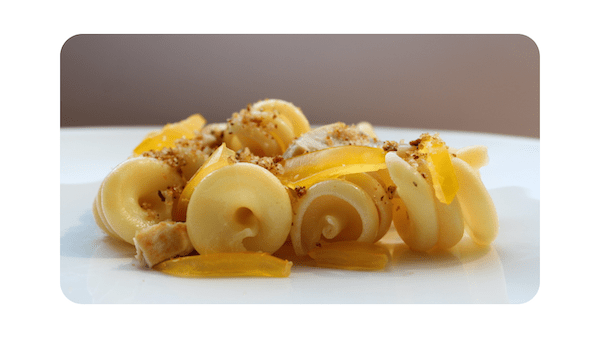 #262 – Trottole, poulet, tomates jaunes, chapelure à l’anchois & au gingembre